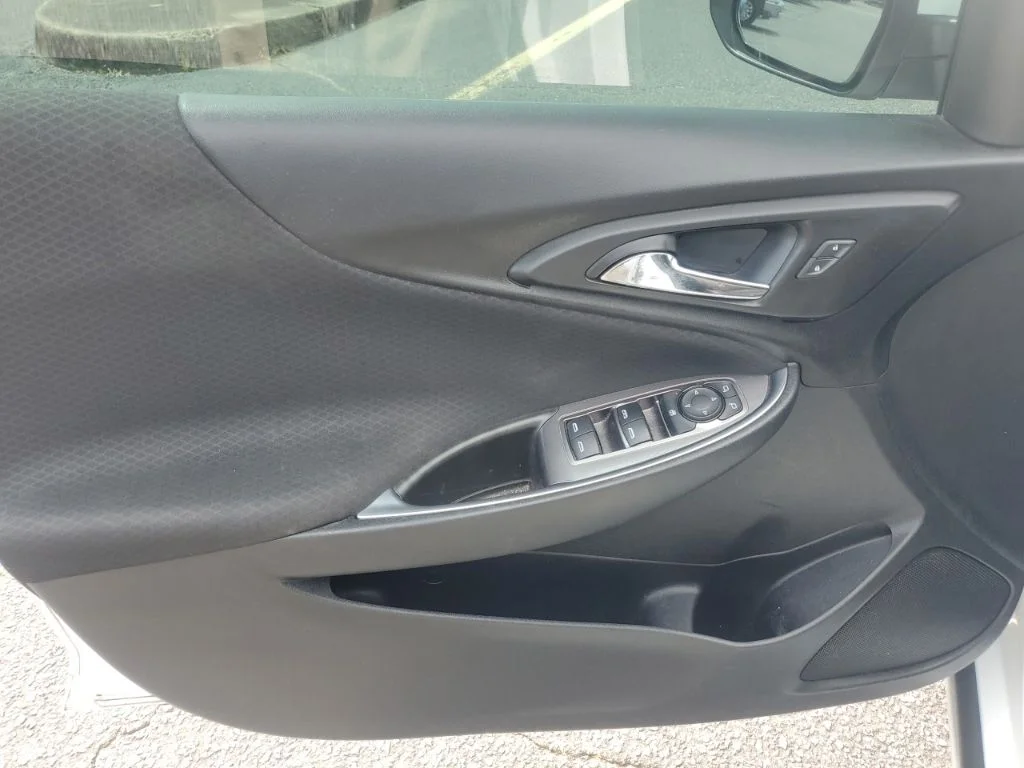 Used 2019 White Chevrolet LT image 15
