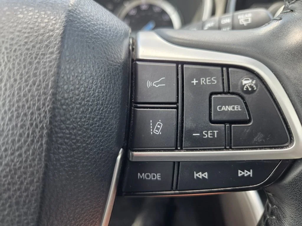 Used 2022 Magnetic Gray Metallic Toyota Hybrid XLE image 19