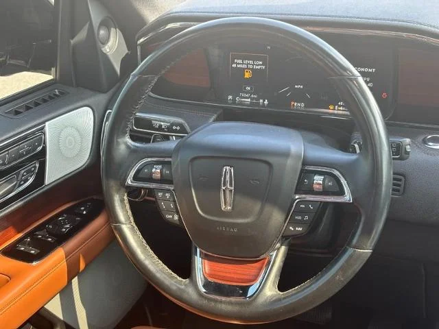 Used 2021 Black Lincoln  image 13