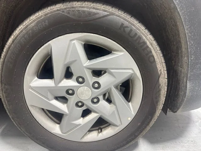 Used 2025 Gray Hyundai SE image 4