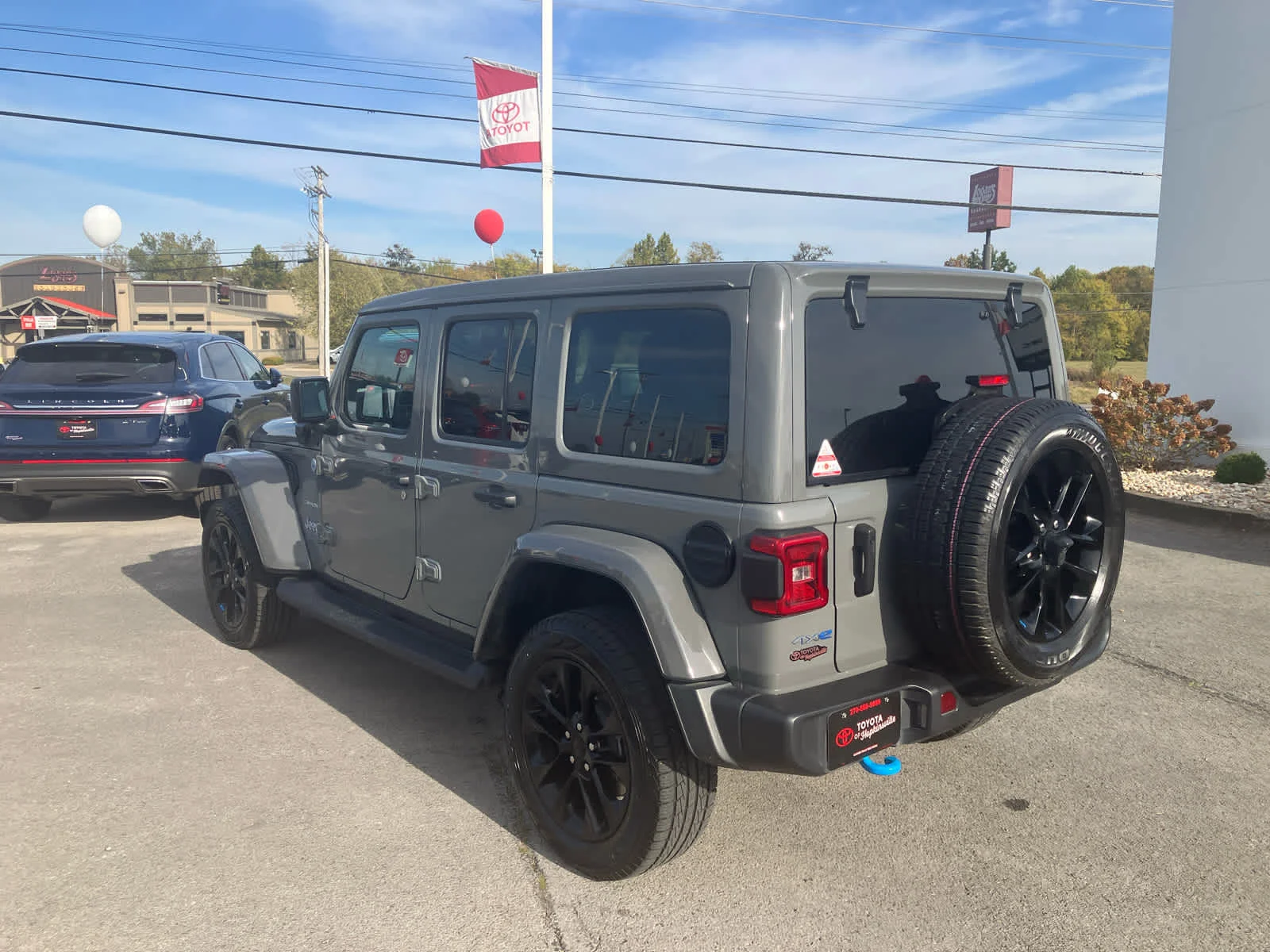 Used 2023 Sting-Gray Clearcoat Jeep Sahara image 5