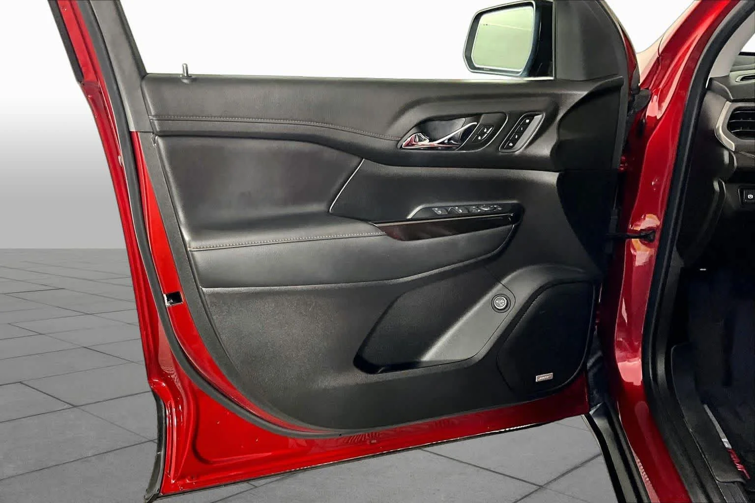 Used 2023 VOLCANIC RED TINCOAT GMC AT4 image 41