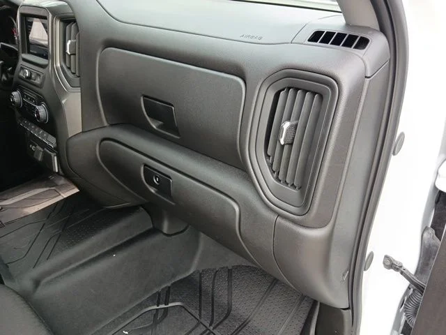 Used 2025 White Chevrolet Custom image 27