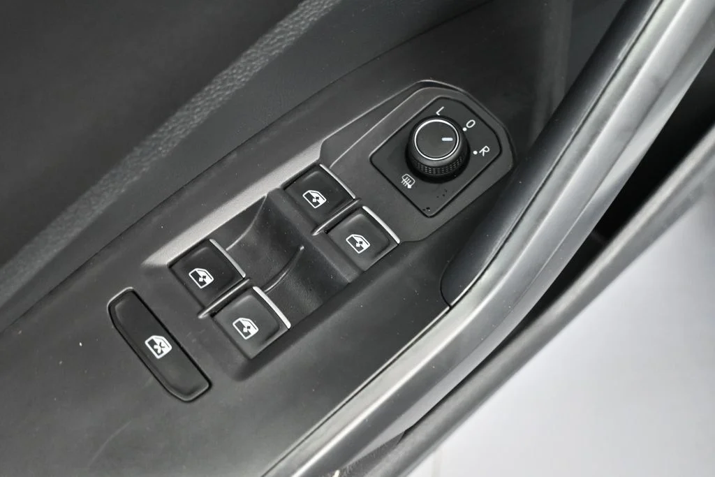 Used 2024 Gray Volkswagen 1.5T SE image 19