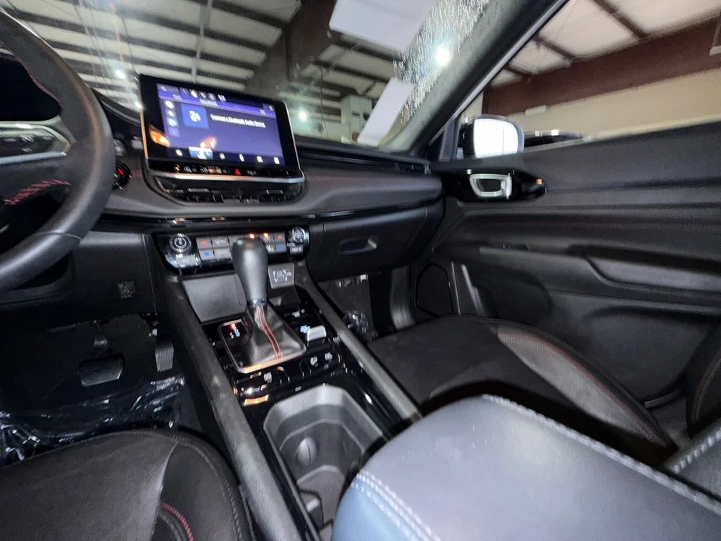 Used 2025 White Jeep Trailhawk image 15