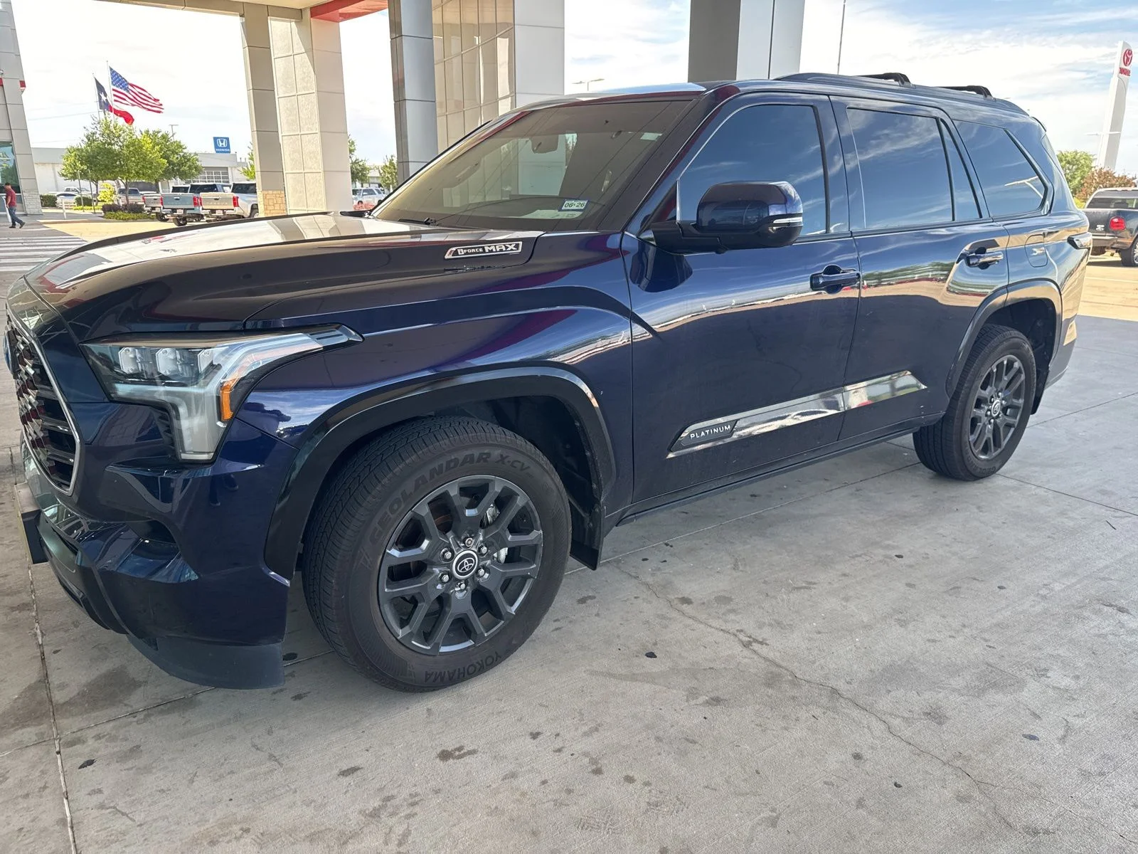 2023 Toyota Sequoia Platinum 4WD i-FORCE MAX Hybrid's photo
