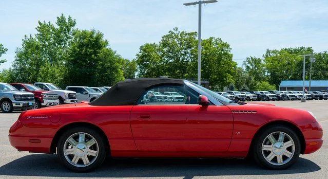 Used 2004 Red Ford Base image 5