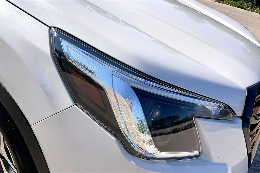 Used 2023 White Subaru Premium image 29