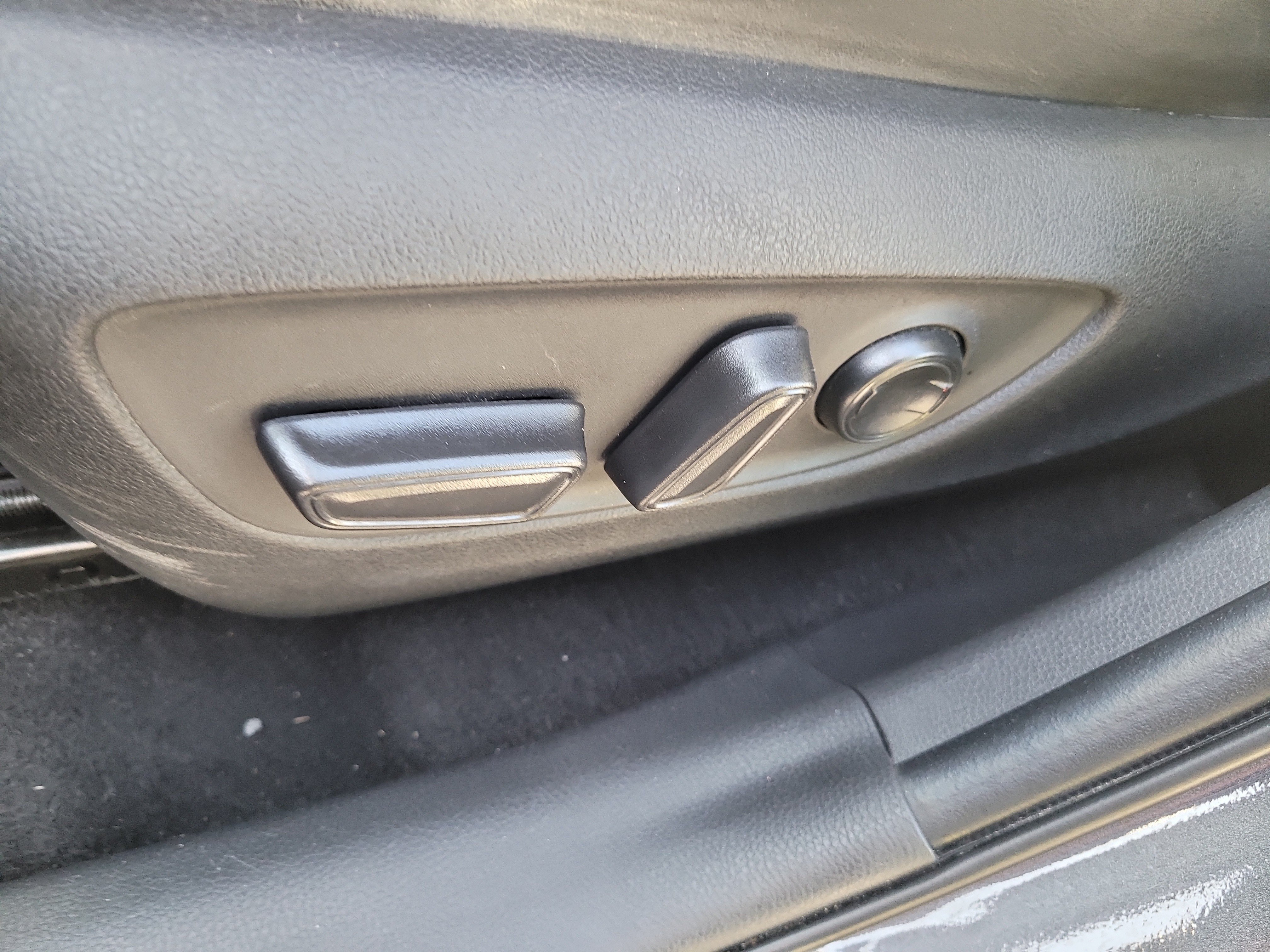 Used 2024 Magnetic Gray Metallic Toyota XLE Premium image 21