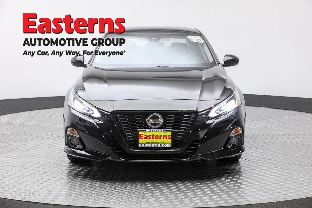 Used 2022 Black Nissan 2.5 SR image 2