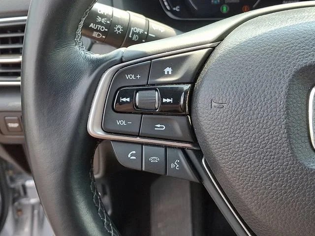 Used 2018 Silver Honda EX-L image 22