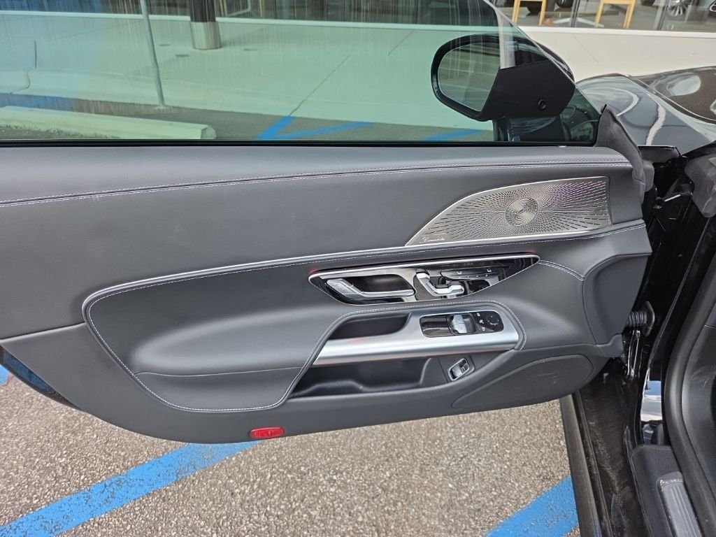 Certified Used 2025 Obsidian Black Metallic Mercedes-Benz  image 18