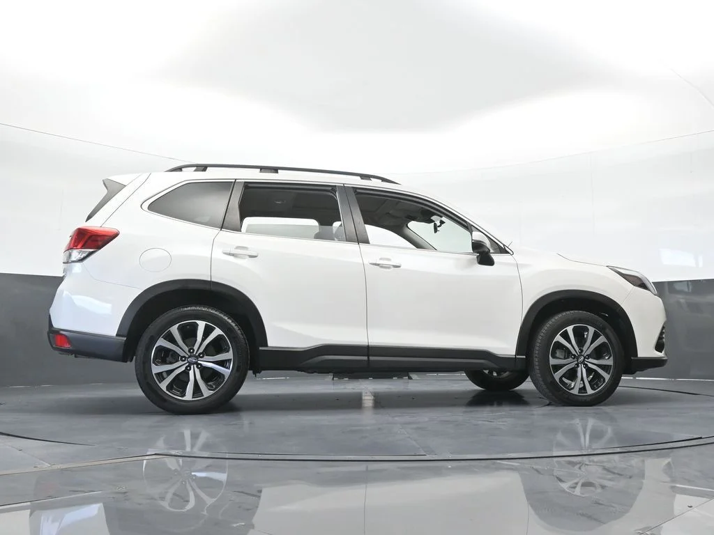 Used 2022 Crystal White Pearl Subaru Limited image 60