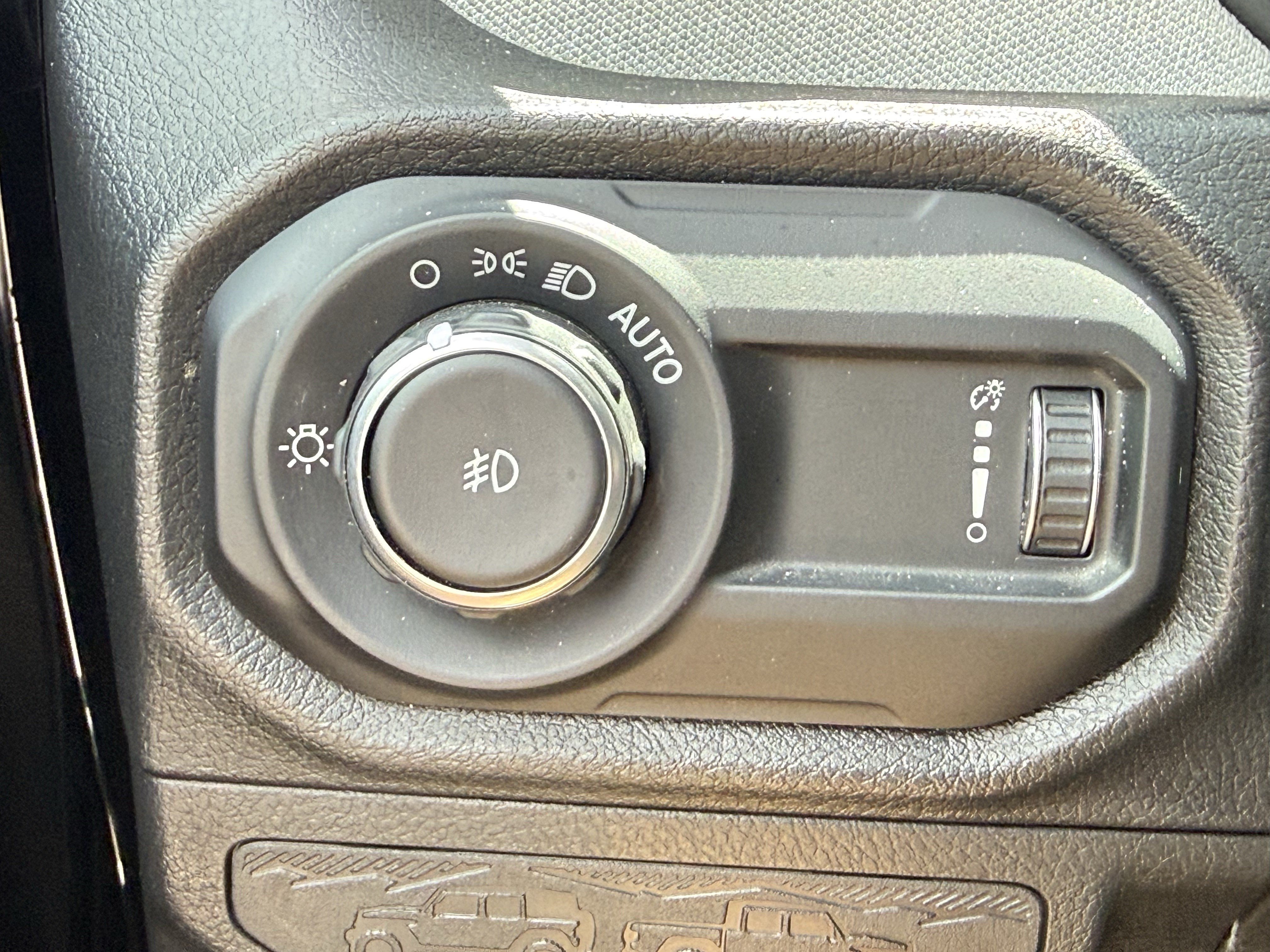 Used 2024 Granite Crystal Metallic Clearcoat Jeep  image 24