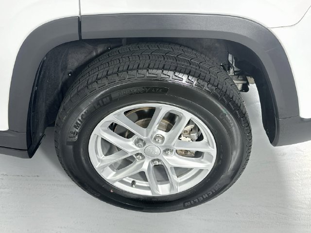 Used 2023 White Jeep Laredo X image 30