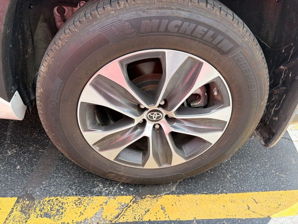 Used 2022 Beige Toyota XLE image 6