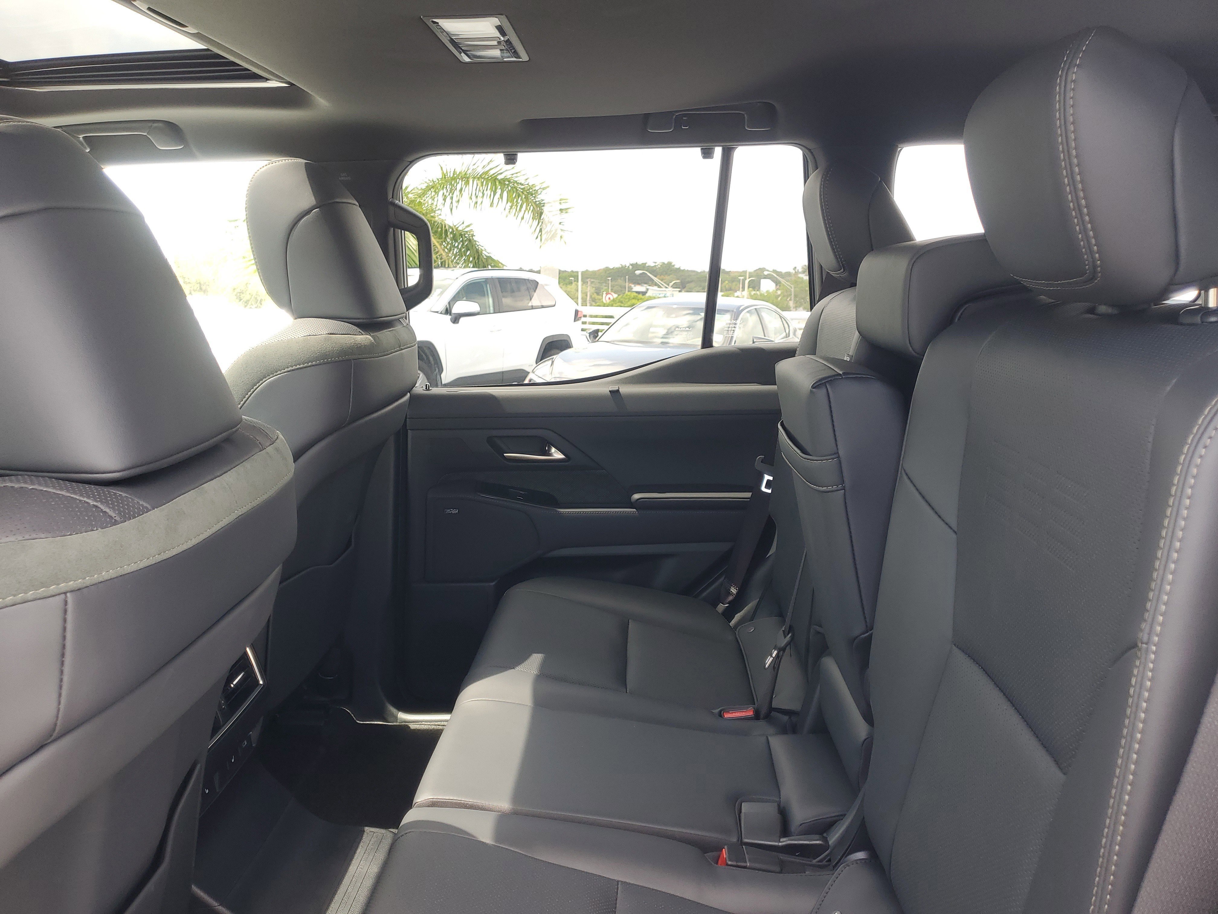 Used 2025 Silver Lexus GX 550 Overtrail+ image 13