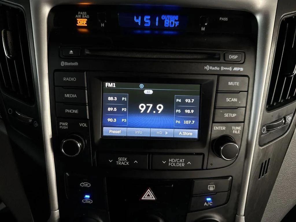 Used 2014 Phantom Black Metallic Hyundai GLS image 27