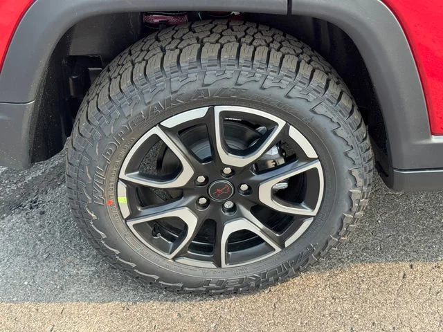 New 2026 Red Hot Pearl-Coat Exterior Paint Jeep Trailhawk image 12