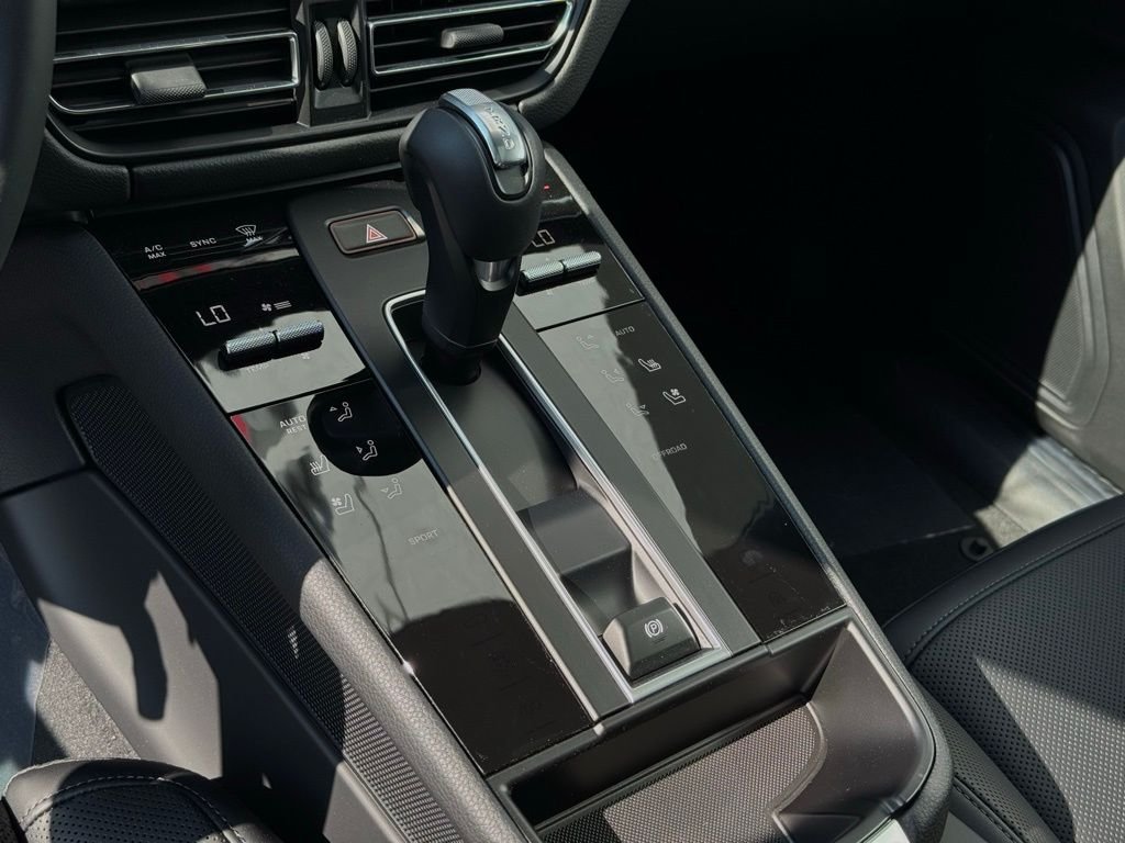 2025 Porsche Macan - Photo 28
