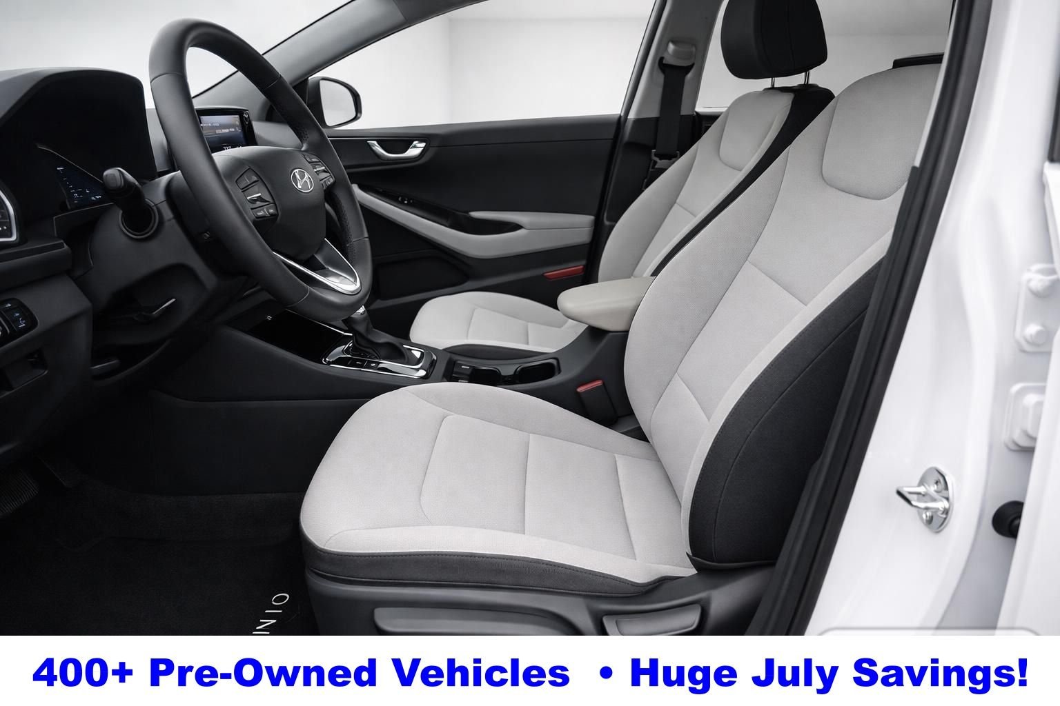 Used 2021 White Hyundai SE image 8
