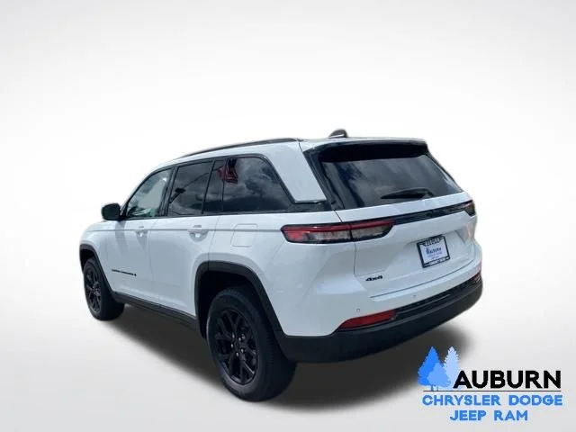 Used 2025 White Jeep Altitude image 5