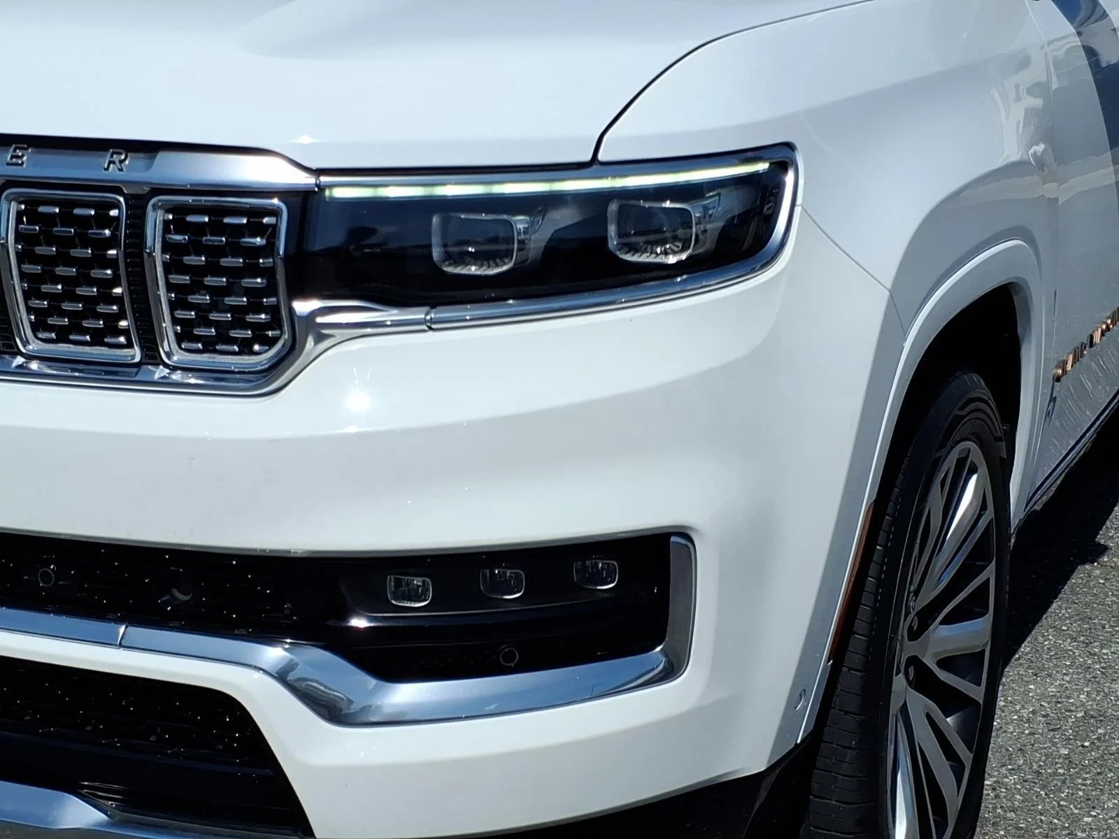 Used 2023 Bright White Clearcoat Jeep Series III image 17