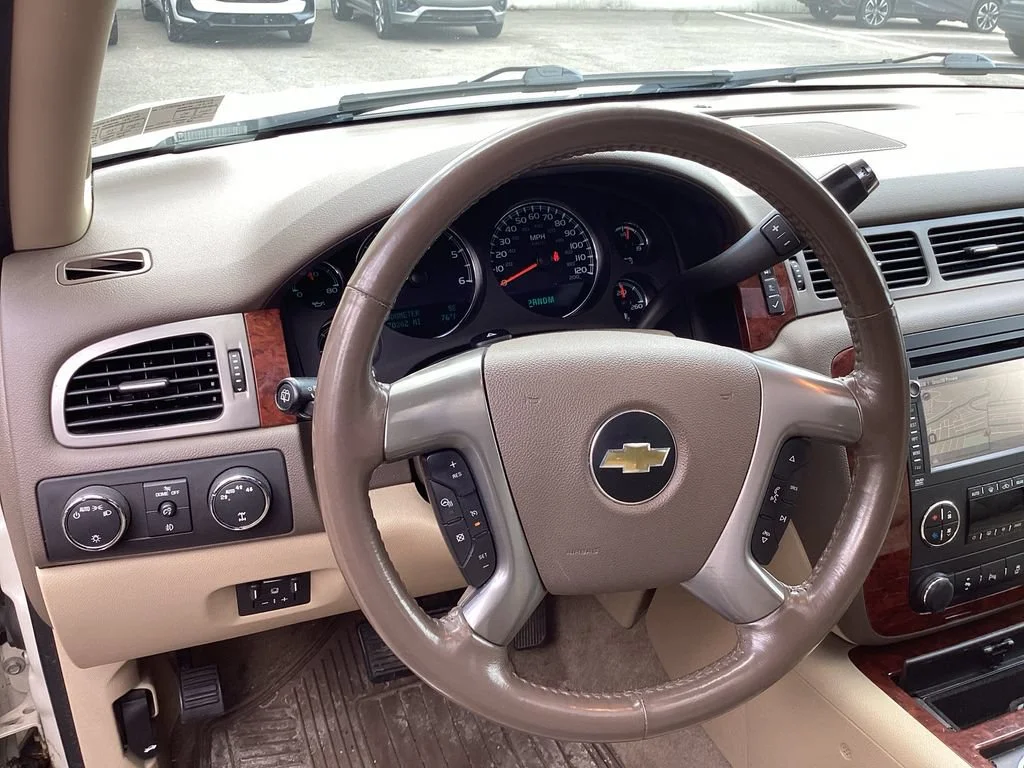 Used 2012 WHITE DIAMOND TRICOAT Chevrolet LTZ image 17