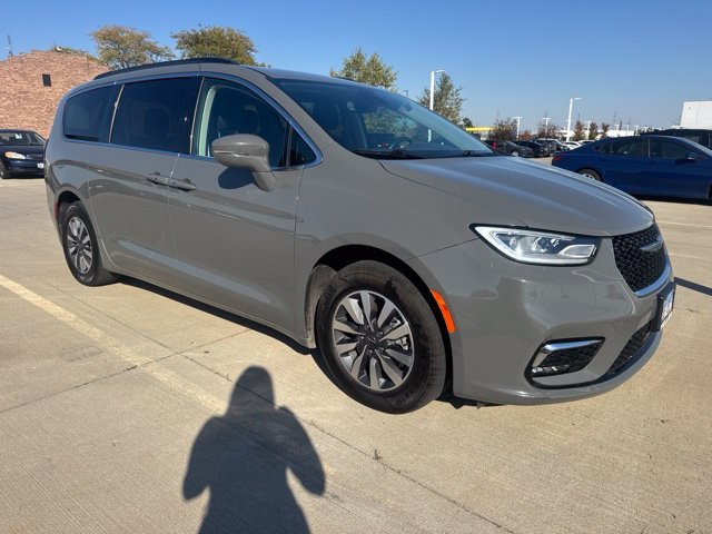 Used 2021 Gray Chrysler Touring image 5