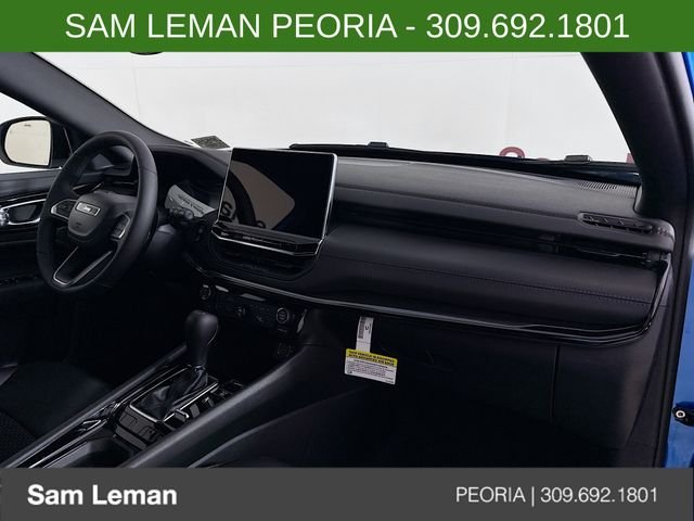 New 2026 Hydro Blue Pearlcoat Jeep Latitude image 24