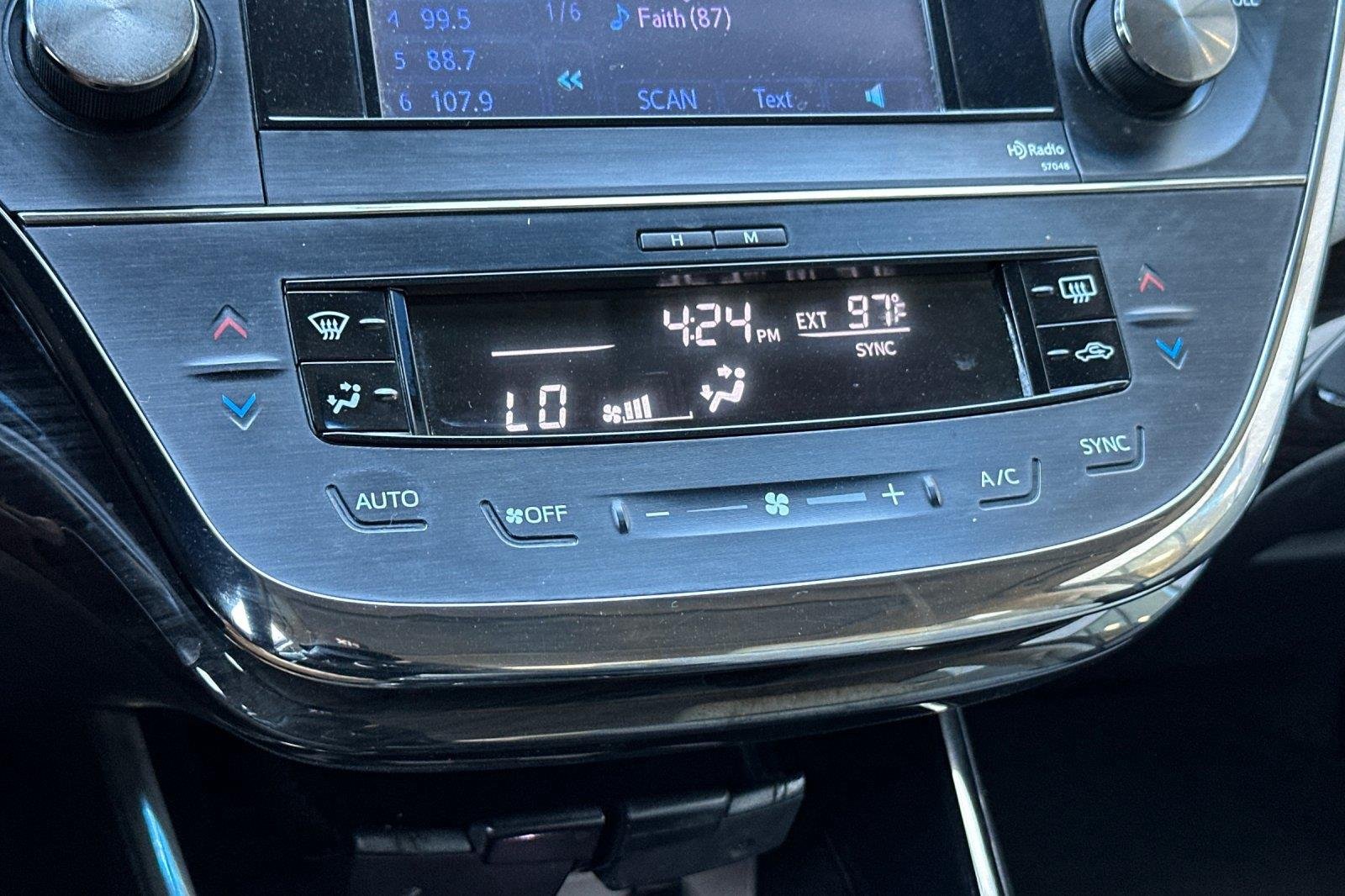 Used 2014 Creme Brulee Mica Toyota XLE Touring image 19