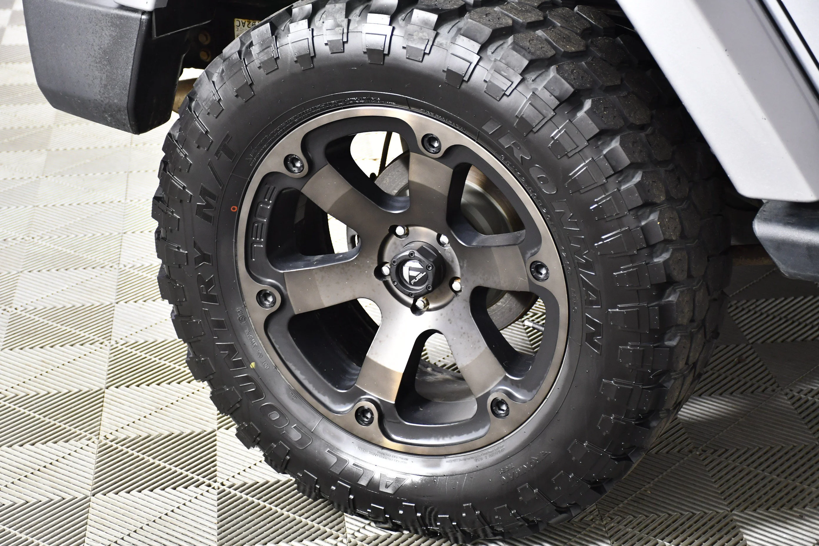 Used 2013 Billet Silver Metallic Jeep Sahara image 53