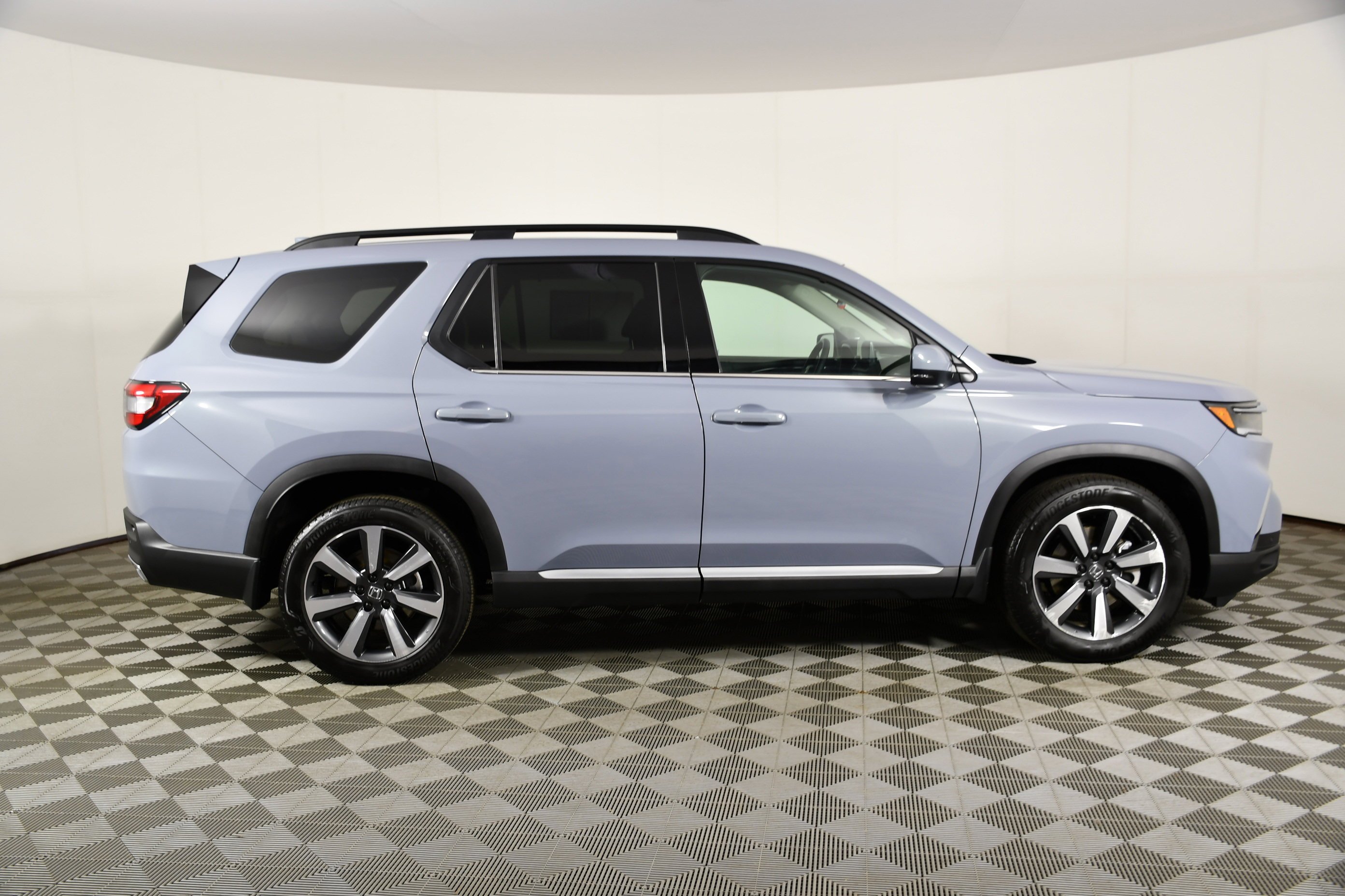 Certified Used 2025 Sonic Gray Pearl Honda AWD TRG image 5