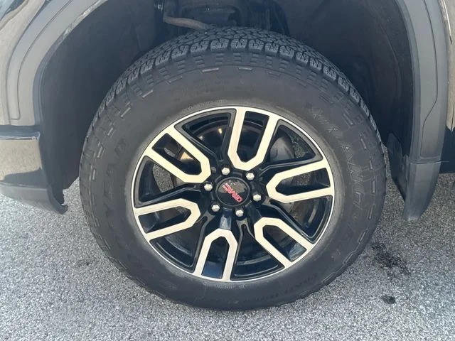 Used 2023  GMC AT4 image 46