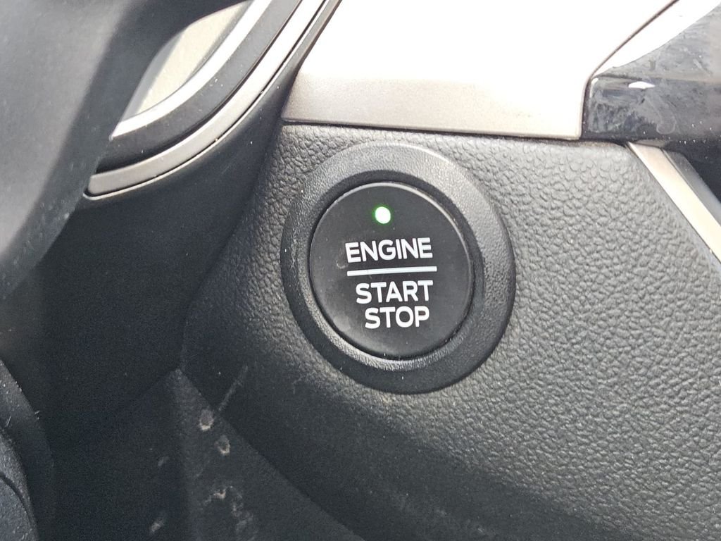 Used 2022 Gray Ford SE image 29
