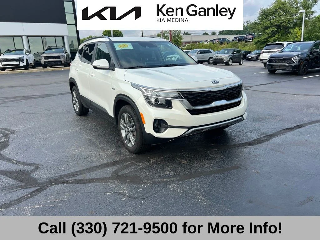 Used 2021 White Kia S image 5