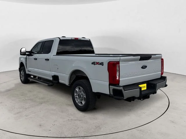 Certified Used 2025 Oxford White Ford XLT image 3
