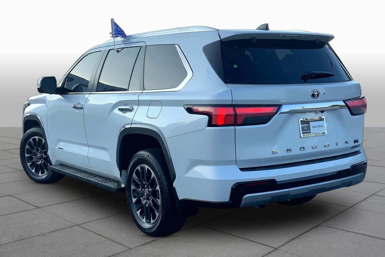 Used 2026 Wind Chill Pearl Toyota Limited image 11