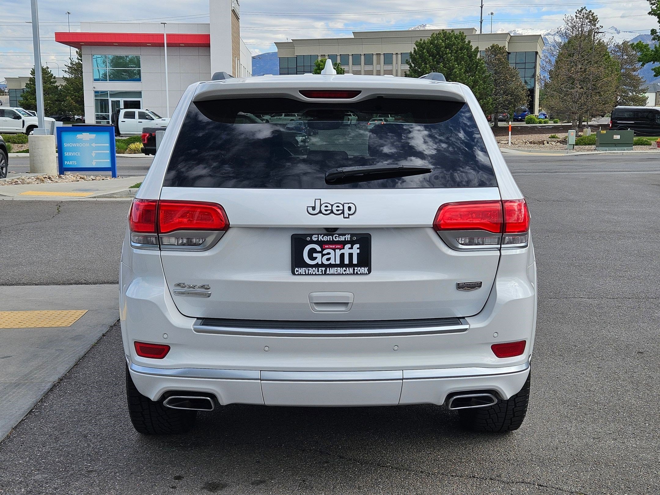 Used 2018 Ivory 3-Coat Jeep Summit image 4