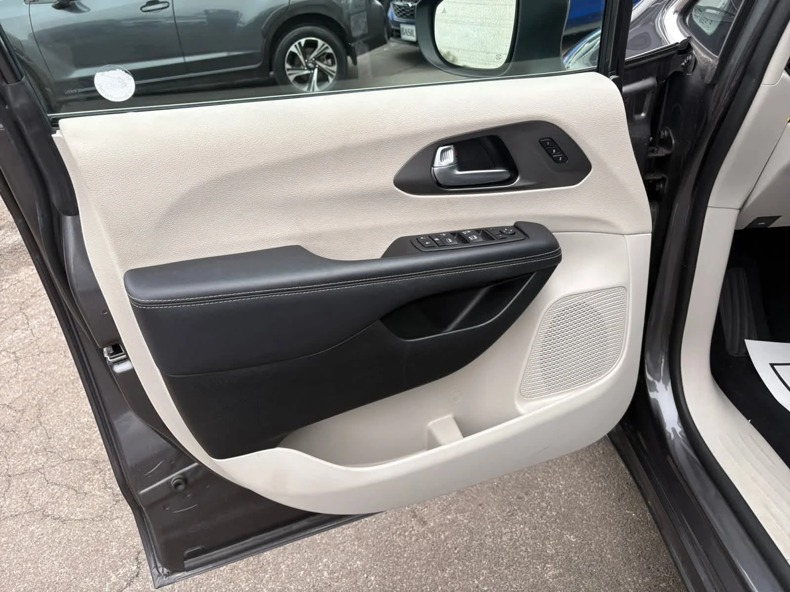 Used 2023 Granite Crystal Metallic Clearcoat Chrysler Touring L image 13