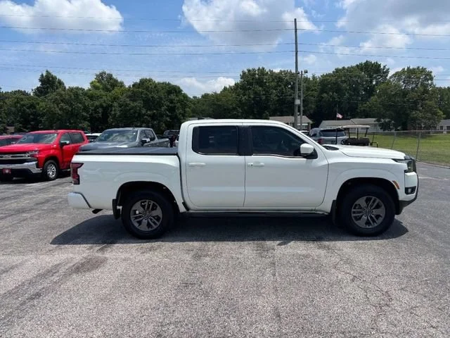 Used 2025 White Nissan Crew Cab SV 4x4 image 6