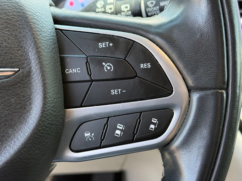 Used 2022 White Chrysler Limited image 17
