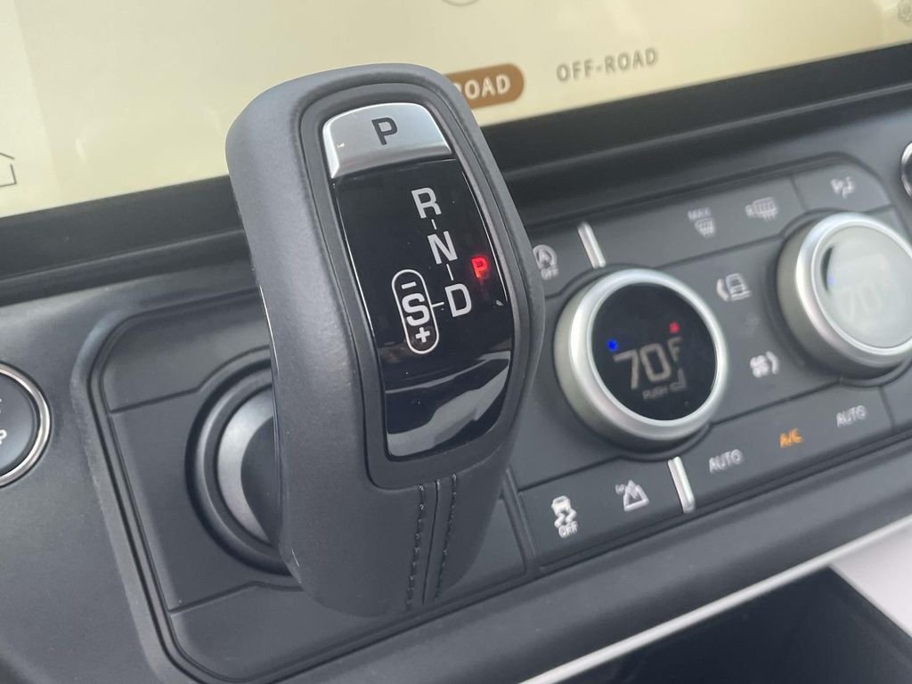 New 2026 Santorini Black Land Rover S image 29