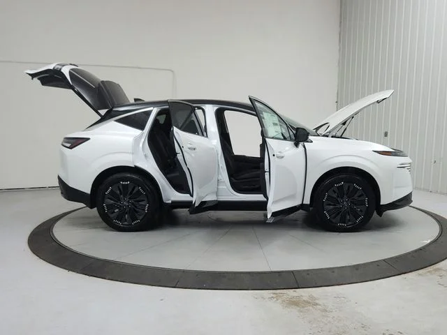 New 2026 White Nissan Platinum image 16