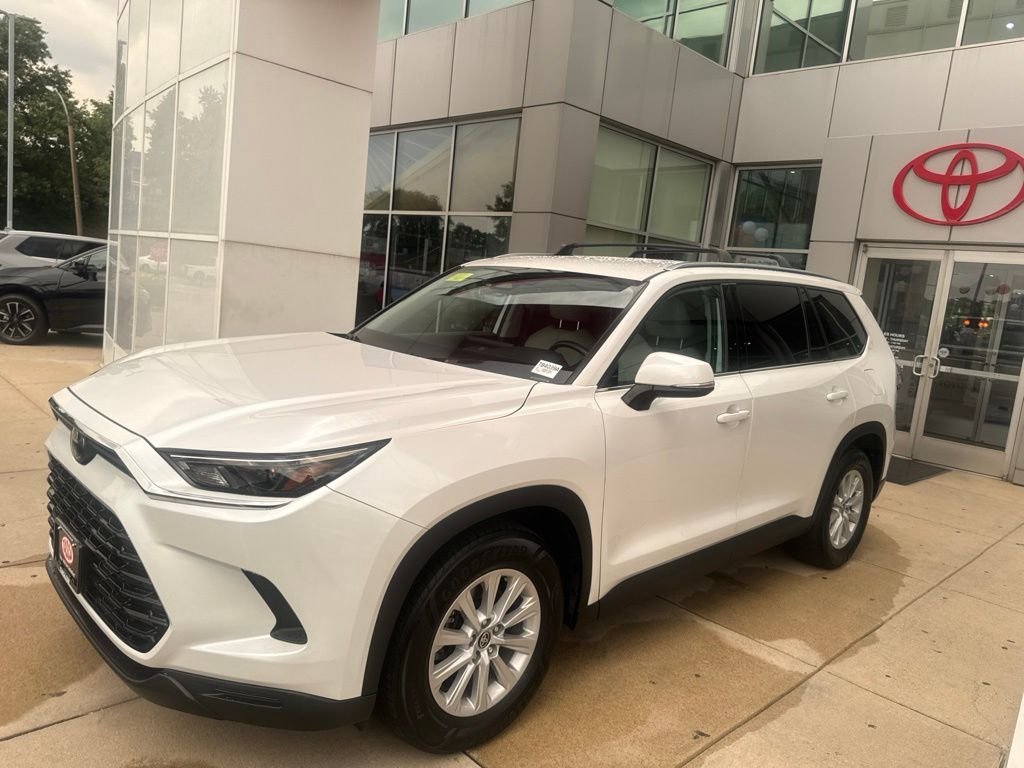 Used 2024 Beige Toyota XLE image 12