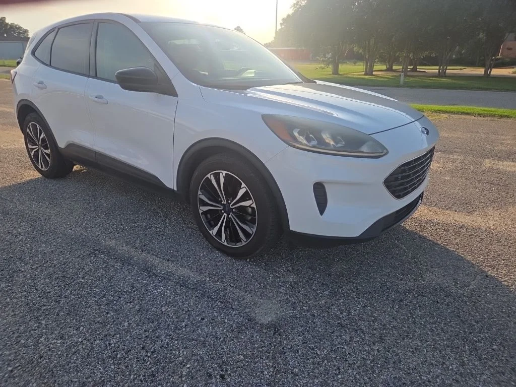 Used 2021 White Ford SE image 20