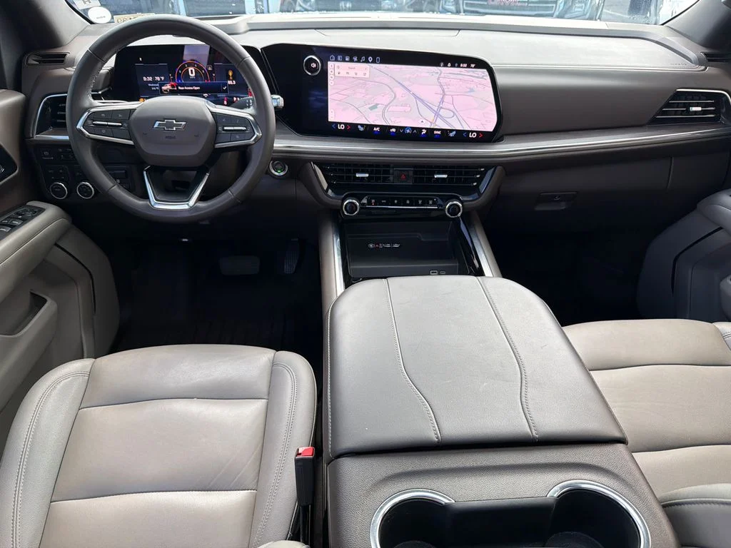 Used 2025 Gray Chevrolet Z71 image 23