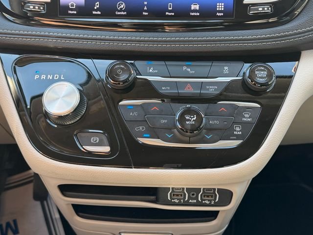Used 2024 White Chrysler Select image 24