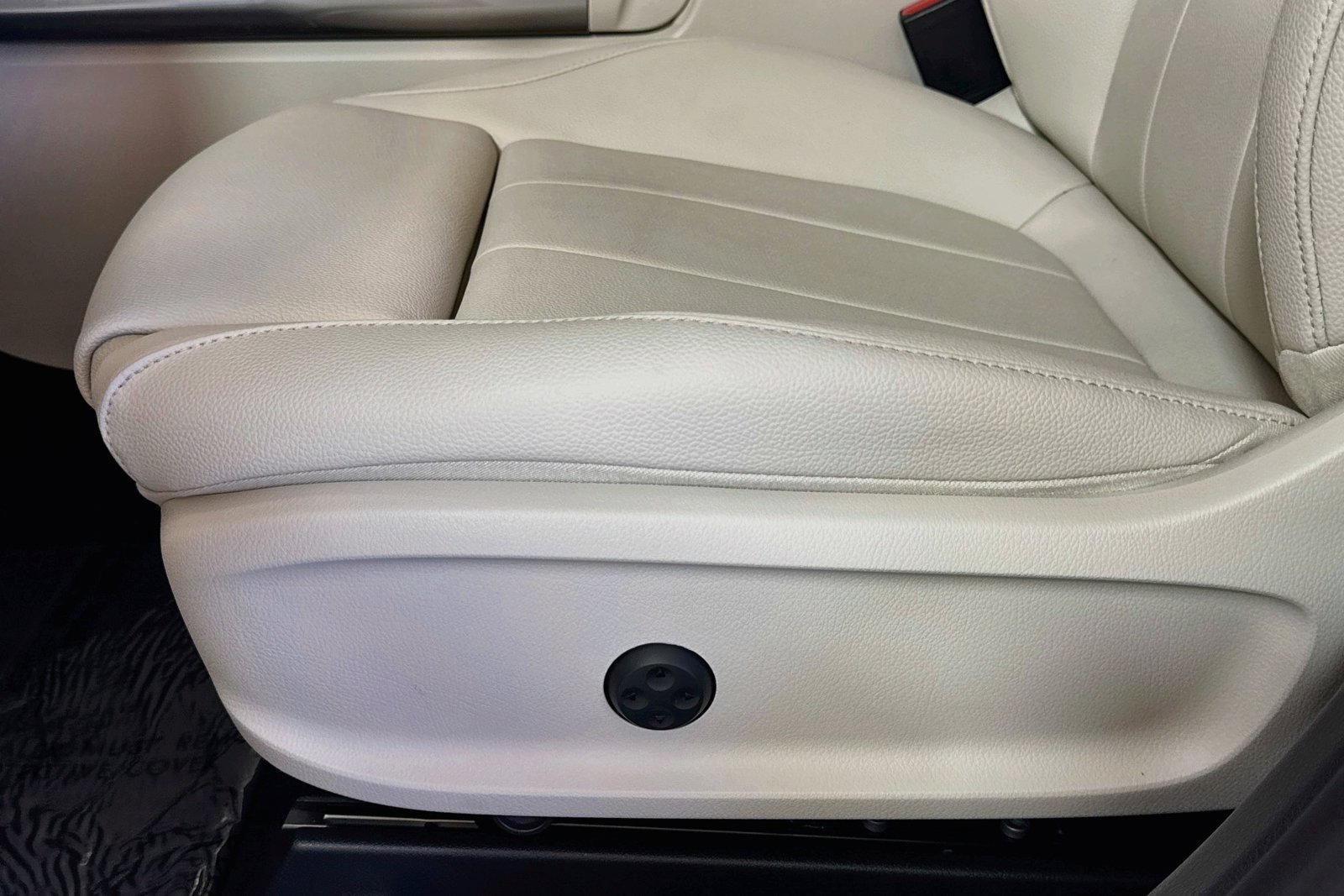 Used 2026 Polar White Mercedes-Benz GLA 250 image 17