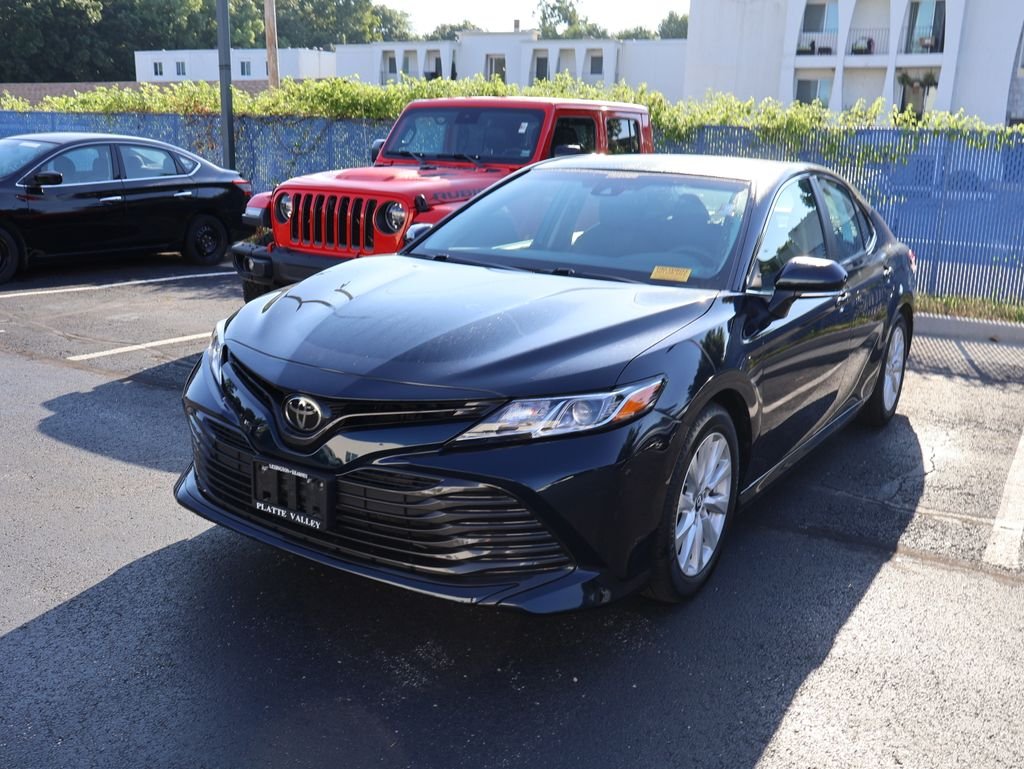 Used 2018 Blue Toyota LE image 3